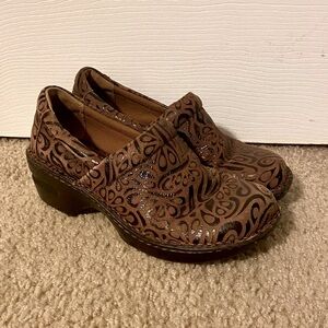 B.O.C. Peggy Brown Clogs